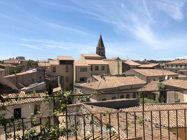 Appartement Avec Terrasse Panoramique Au Coeur De Nîmes Eksteriør billede