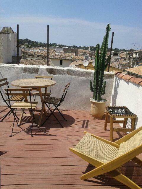 Appartement Avec Terrasse Panoramique Au Coeur De Nîmes Eksteriør billede
