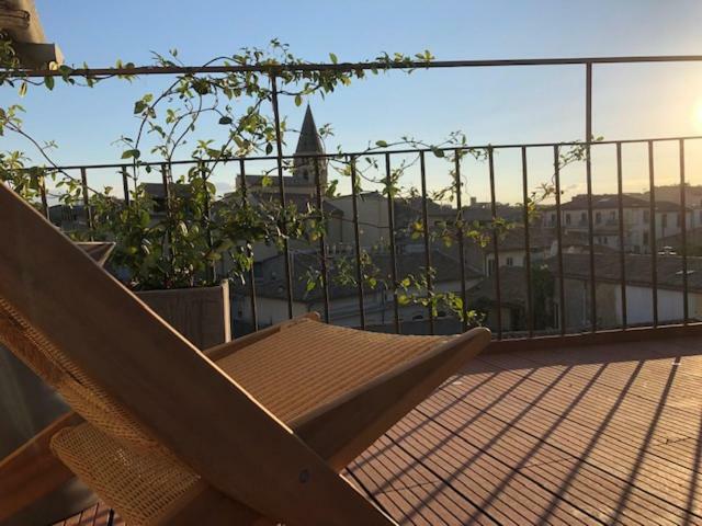 Appartement Avec Terrasse Panoramique Au Coeur De Nîmes Eksteriør billede